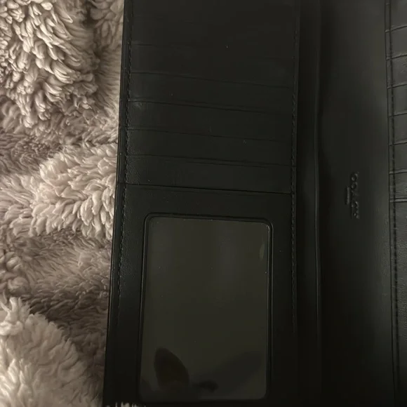 Coach Essential Slim Wallet - Picture 8 of 9